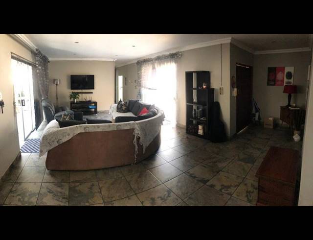 3 BEDROOM TOWNHOUSE FOR SALE IN BEYERS PARK